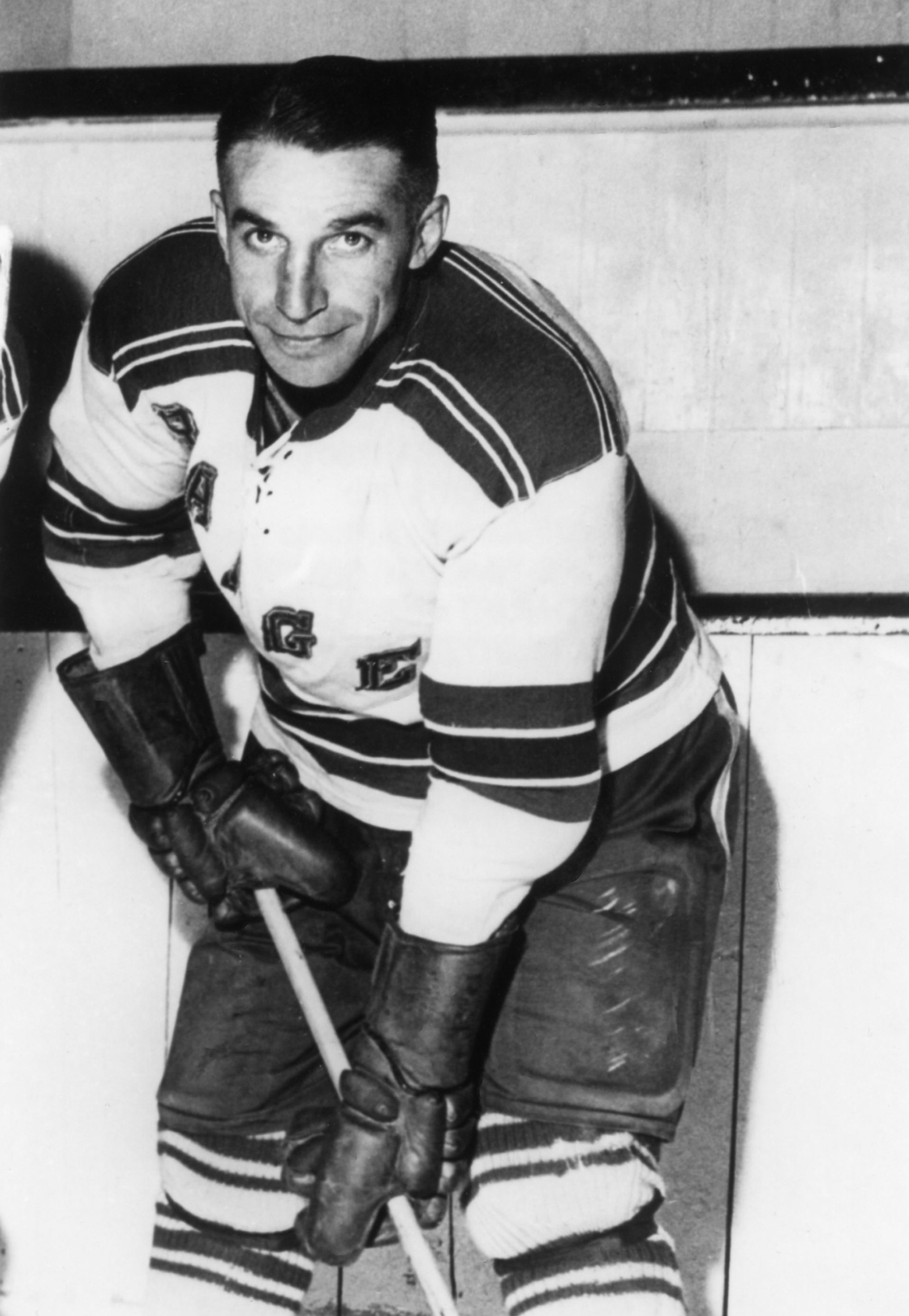 1954: Doug Bentley #14 of the New York Rangers poses for a portrait circa 1954. (Photo by B Bennett/Getty Images)