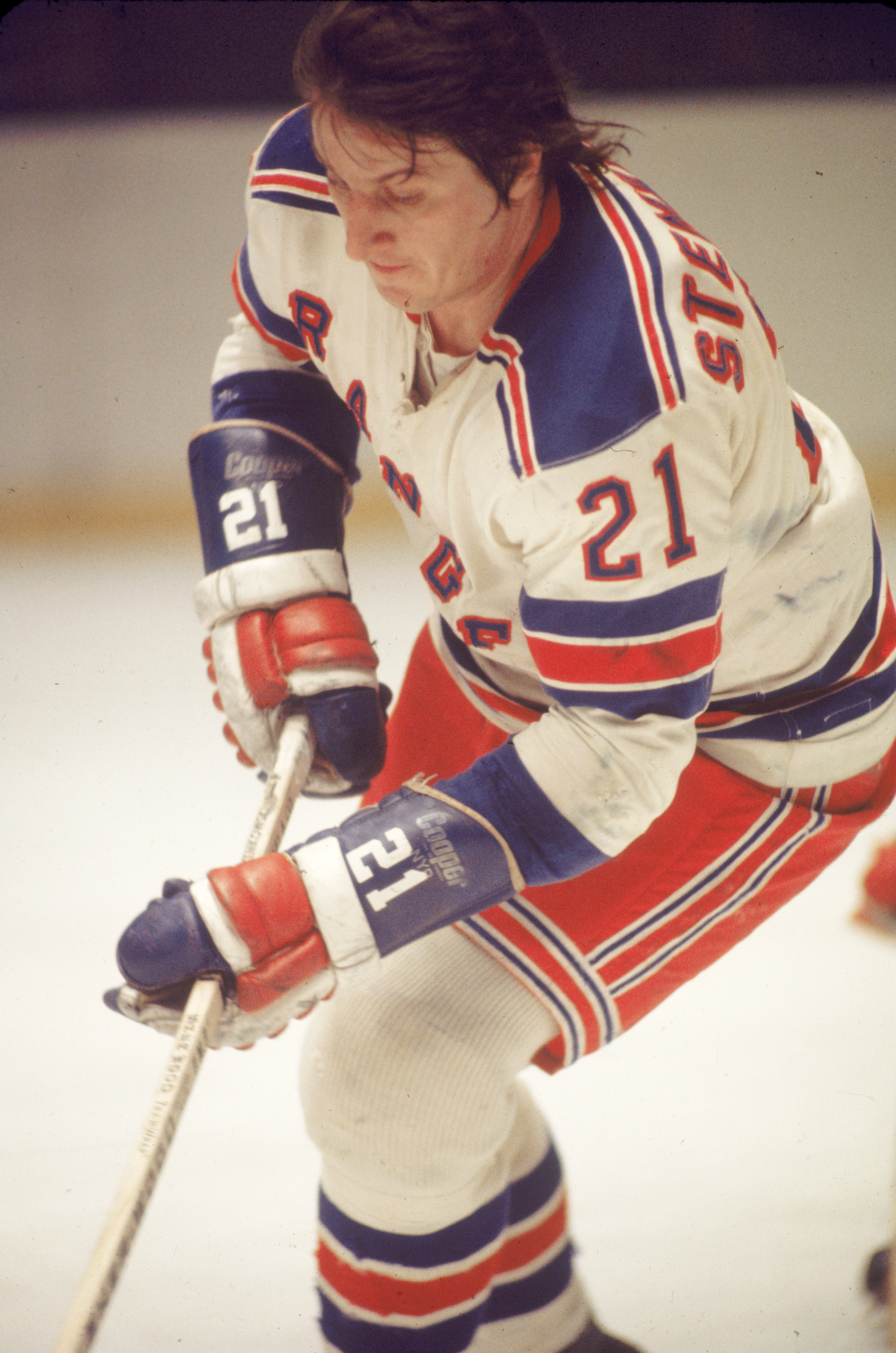 Canadian professional ice hockey player Pete Stemkowski #21 of the New York Rangers skates on the ice during a home game at Madison Square Garden, New York, 1970s. Stemkowski played for the Rangers from 1971 to 1977. (Photo by Melchior DiGiacomo/Getty Images)